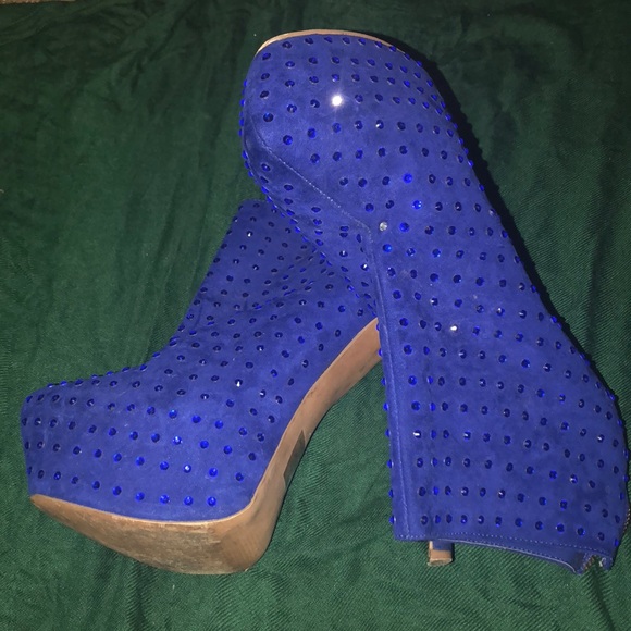 Boots - Picture 3 of 3